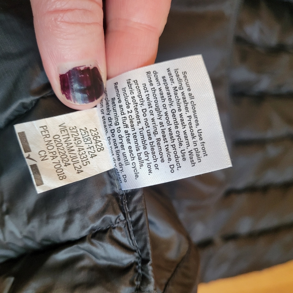 Women's Black Puffer Jacket - Picture 6 of 10